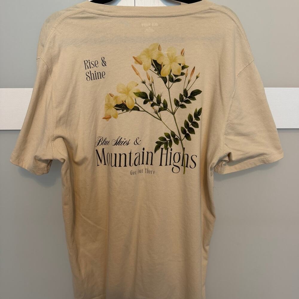 Old Navy XL Blue Skies Mountain Highs Graphic T Shirt Floral Botanical Tan Tee